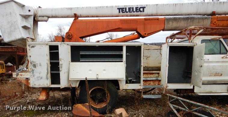 image for item DE6053 1977 Ford F700 bucket truck