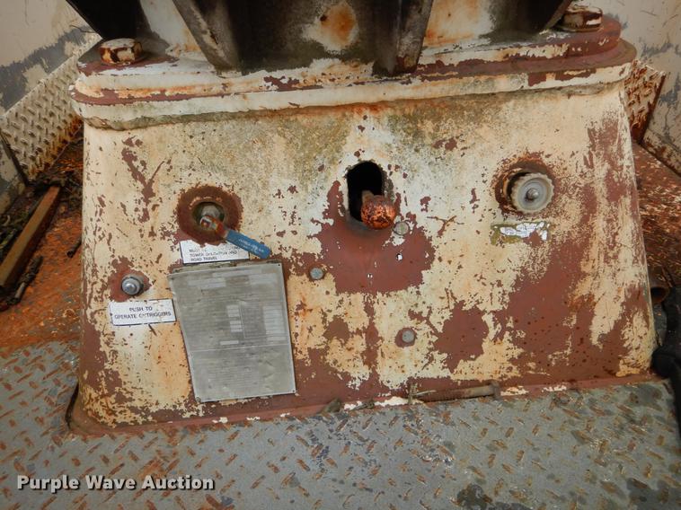 image for item DE6053 1977 Ford F700 bucket truck