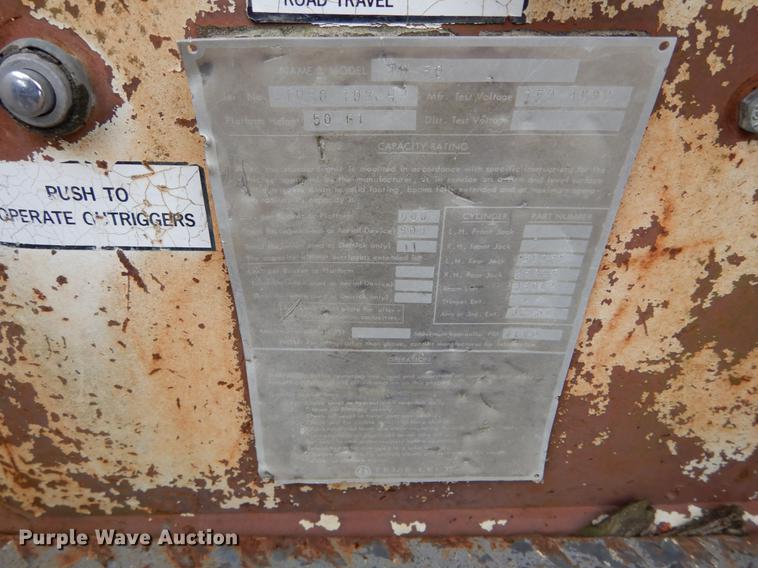 image for item DE6053 1977 Ford F700 bucket truck