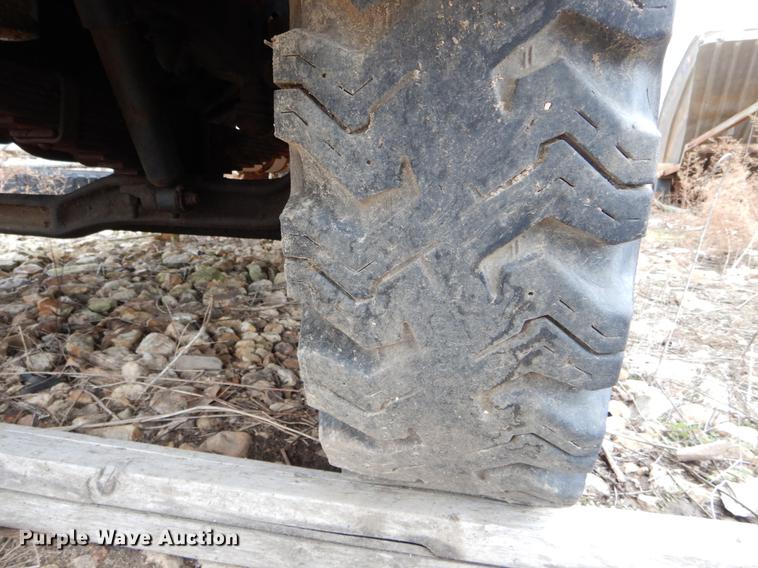 image for item DE6053 1977 Ford F700 bucket truck