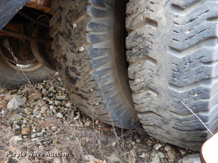 image for item DE6053 1977 Ford F700 bucket truck