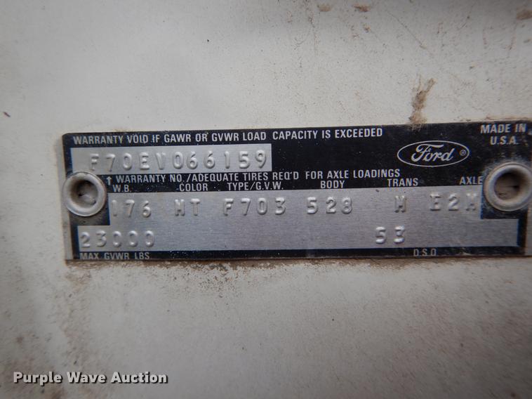 image for item DE6053 1977 Ford F700 bucket truck