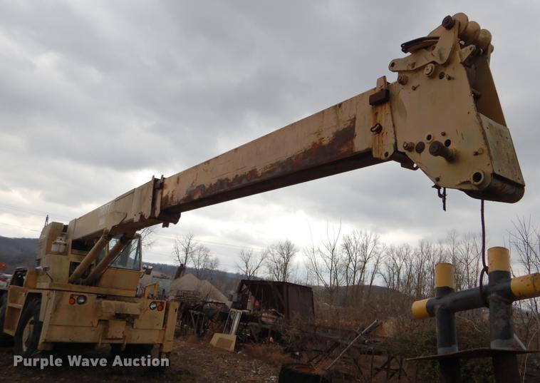 image for item DE6067 Drott 1800CC crane