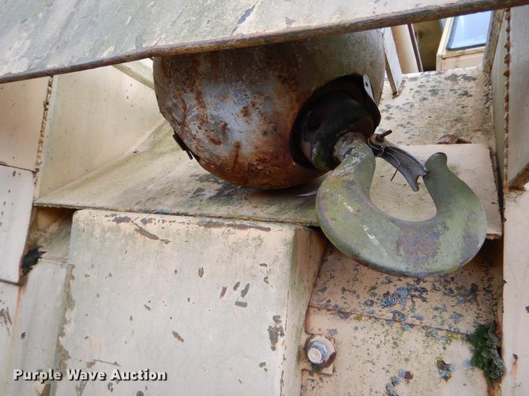 image for item DE6067 Drott 1800CC crane