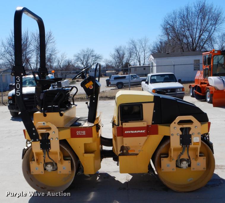 image for item DE6074 2010 Dynapac CC142 double drum vibratory roller