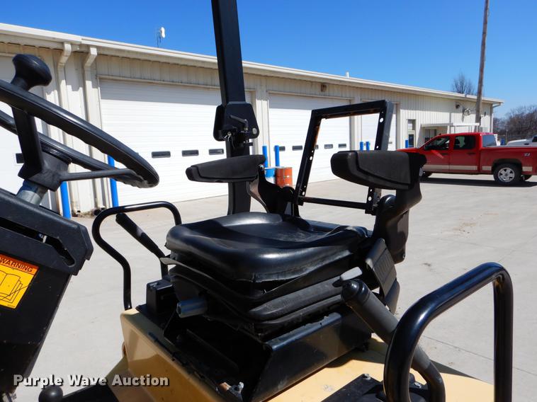 image for item DE6074 2010 Dynapac CC142 double drum vibratory roller