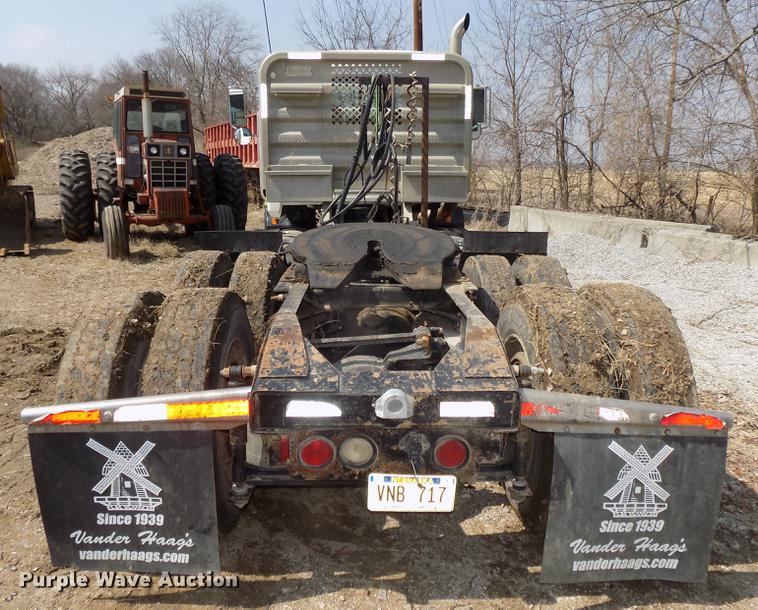 image for item DE7649 1999 Mack CH613 semi truck