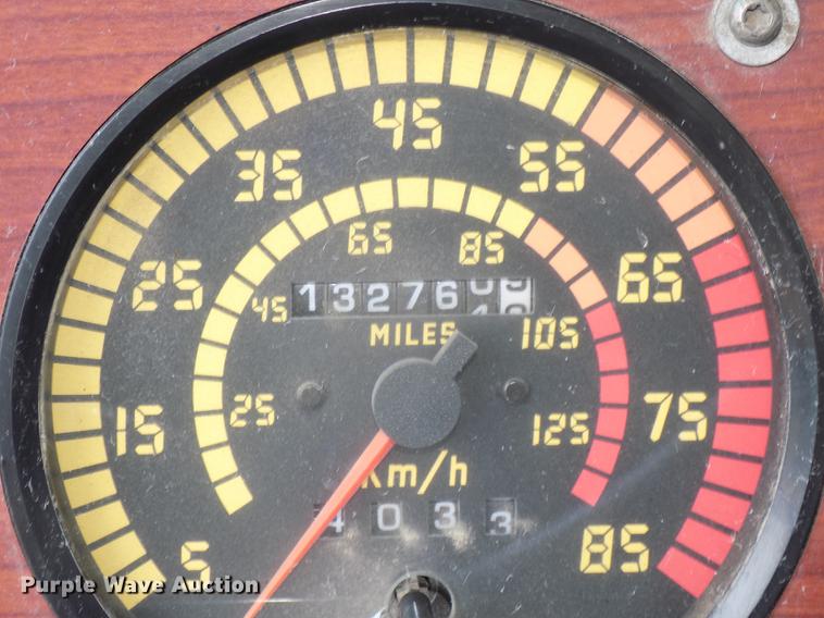 image for item DE7649 1999 Mack CH613 semi truck