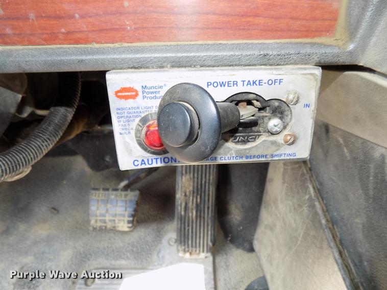 image for item DE7649 1999 Mack CH613 semi truck