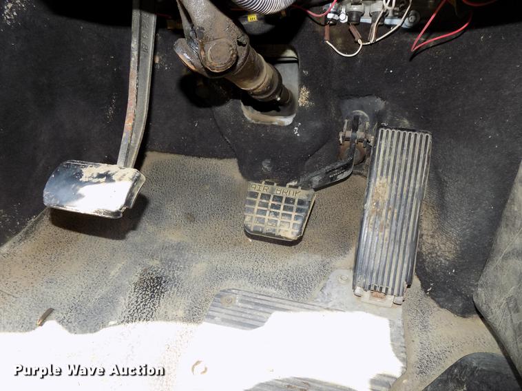 image for item DE7649 1999 Mack CH613 semi truck