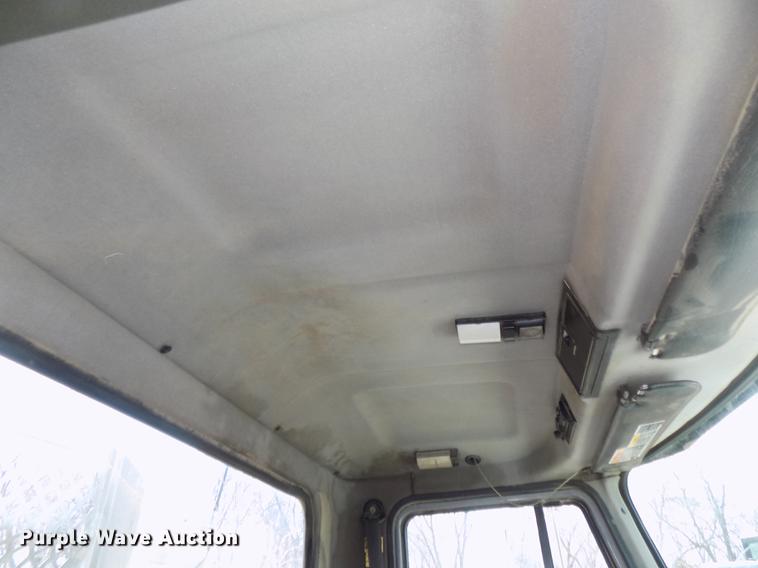 image for item DE7649 1999 Mack CH613 semi truck