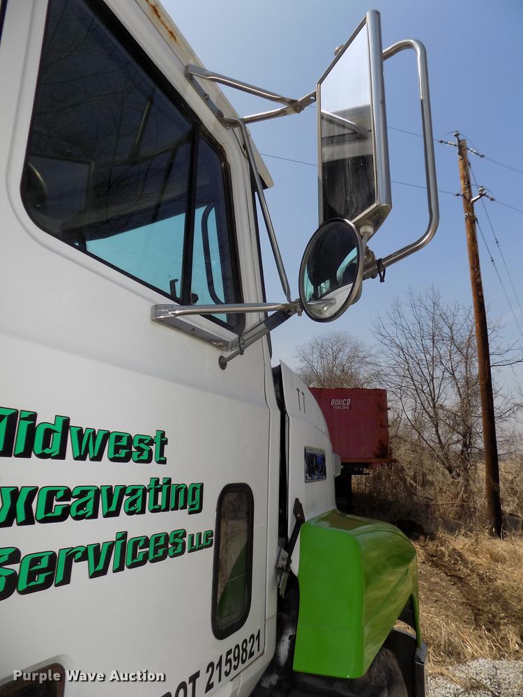 image for item DE7649 1999 Mack CH613 semi truck