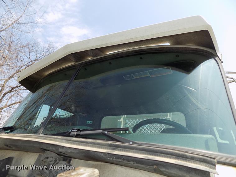 image for item DE7649 1999 Mack CH613 semi truck