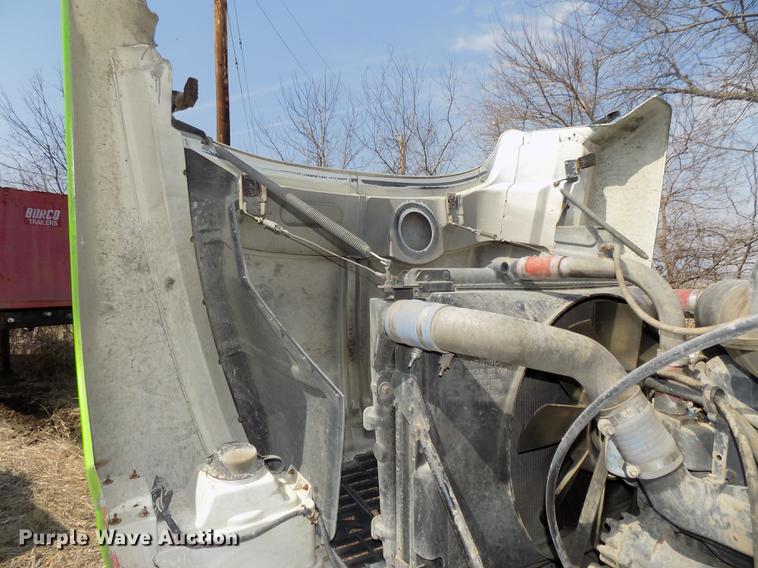 image for item DE7649 1999 Mack CH613 semi truck