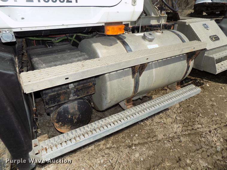 image for item DE7649 1999 Mack CH613 semi truck