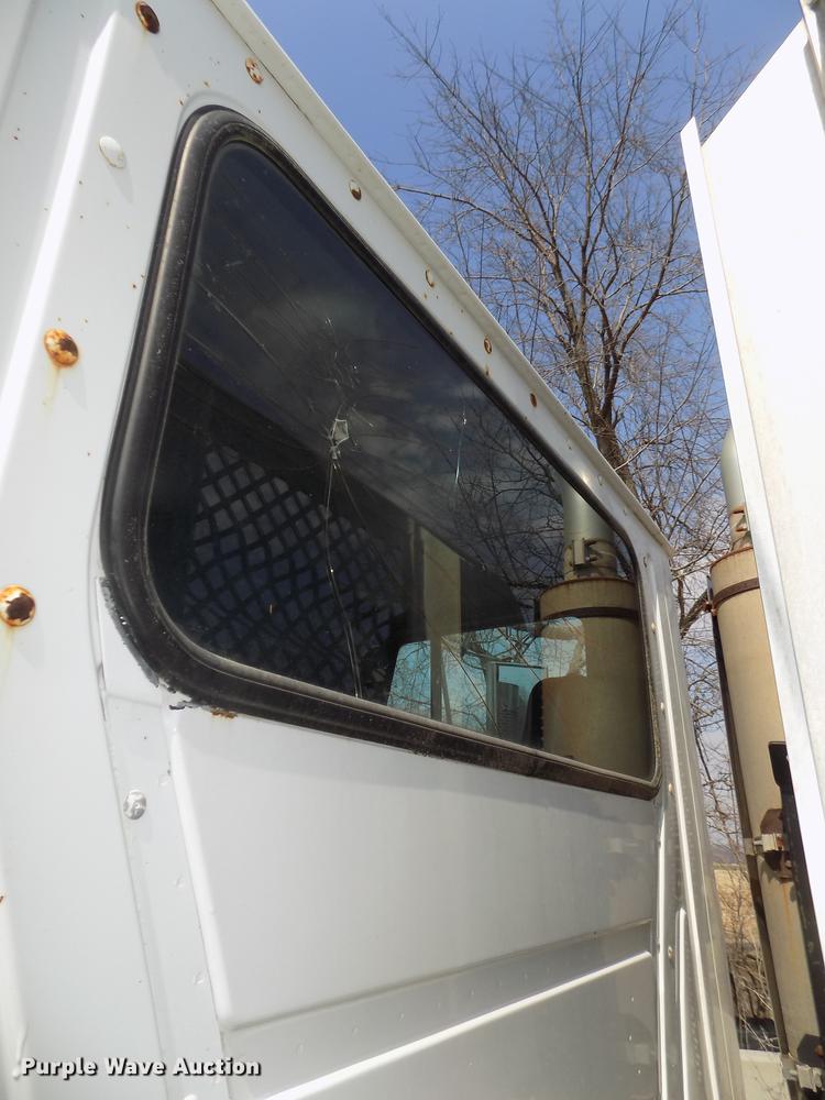 image for item DE7649 1999 Mack CH613 semi truck