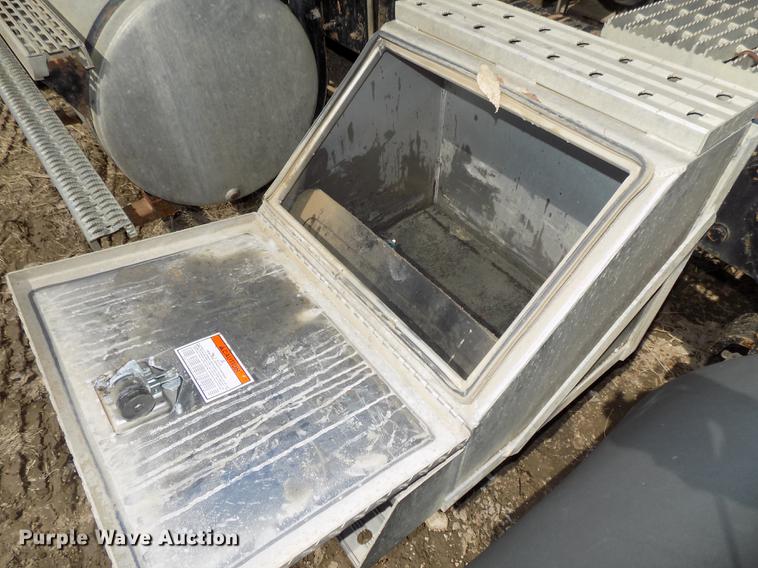 image for item DE7649 1999 Mack CH613 semi truck