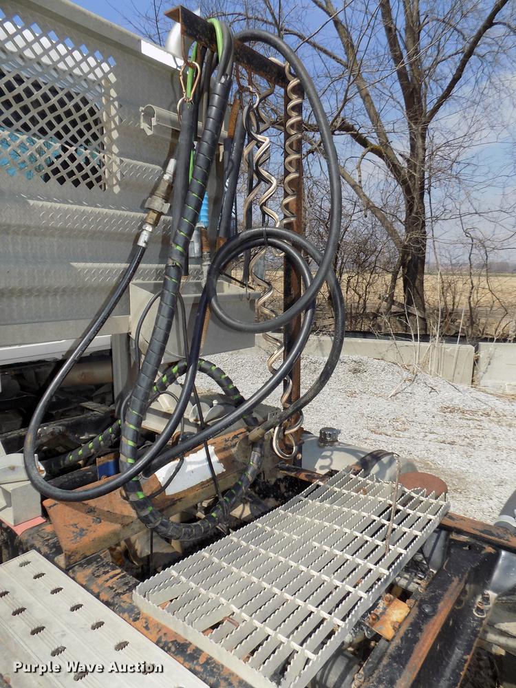 image for item DE7649 1999 Mack CH613 semi truck