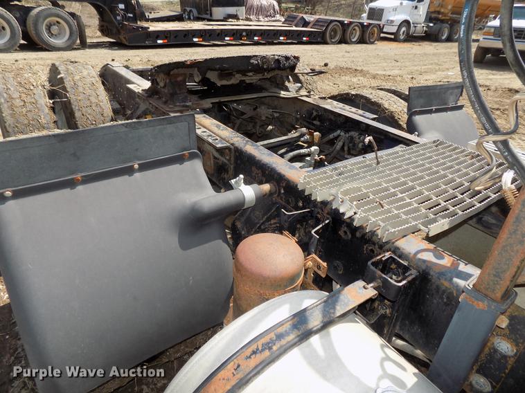 image for item DE7649 1999 Mack CH613 semi truck