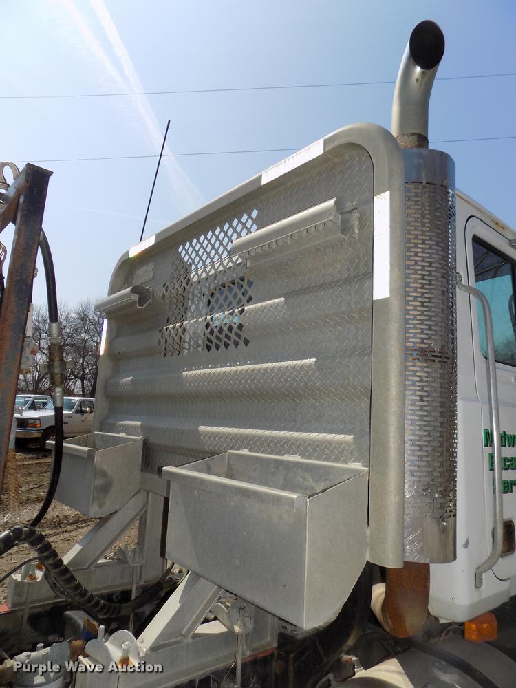 image for item DE7649 1999 Mack CH613 semi truck