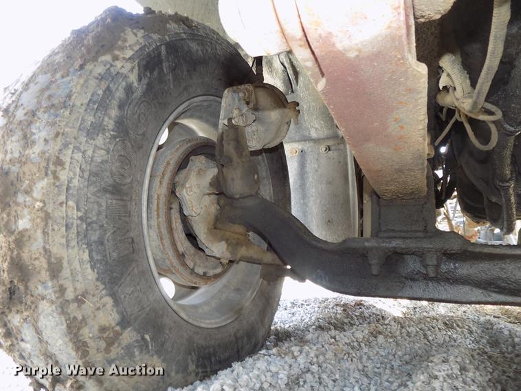 image for item DE7649 1999 Mack CH613 semi truck