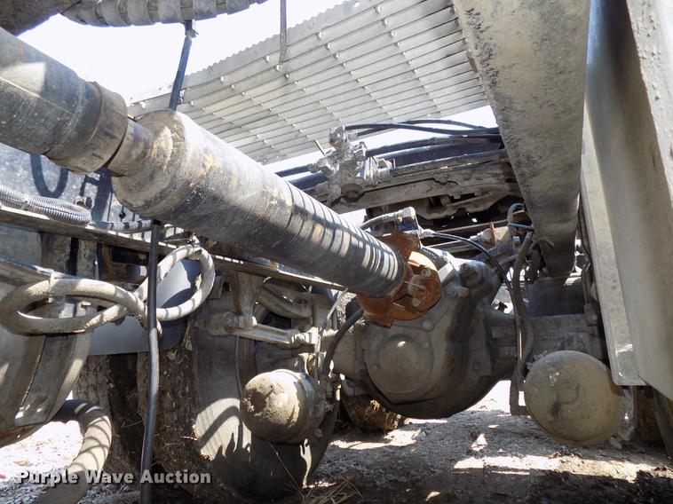 image for item DE7649 1999 Mack CH613 semi truck