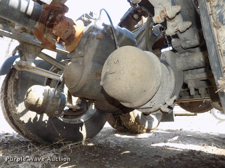 image for item DE7649 1999 Mack CH613 semi truck