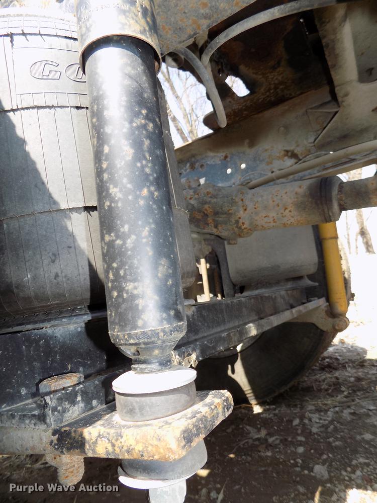 image for item DE7649 1999 Mack CH613 semi truck