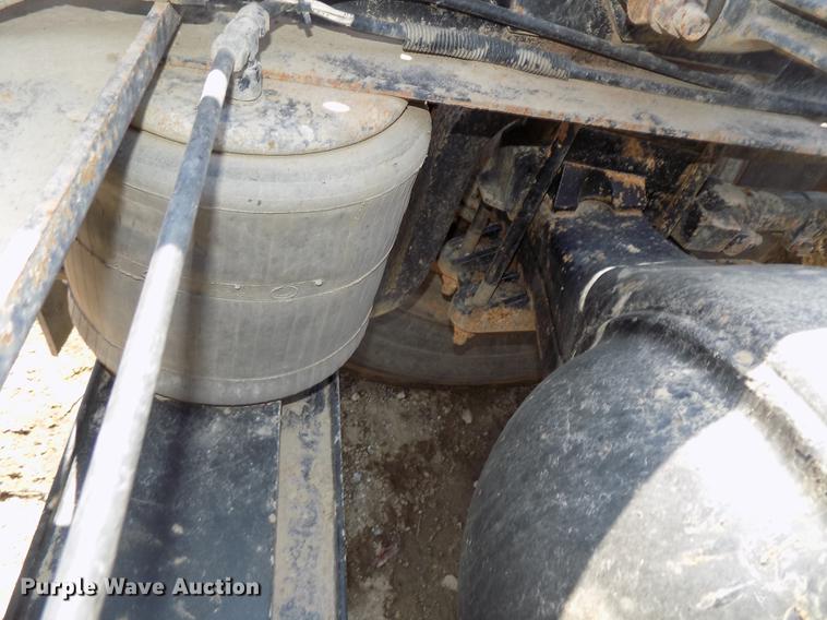 image for item DE7649 1999 Mack CH613 semi truck