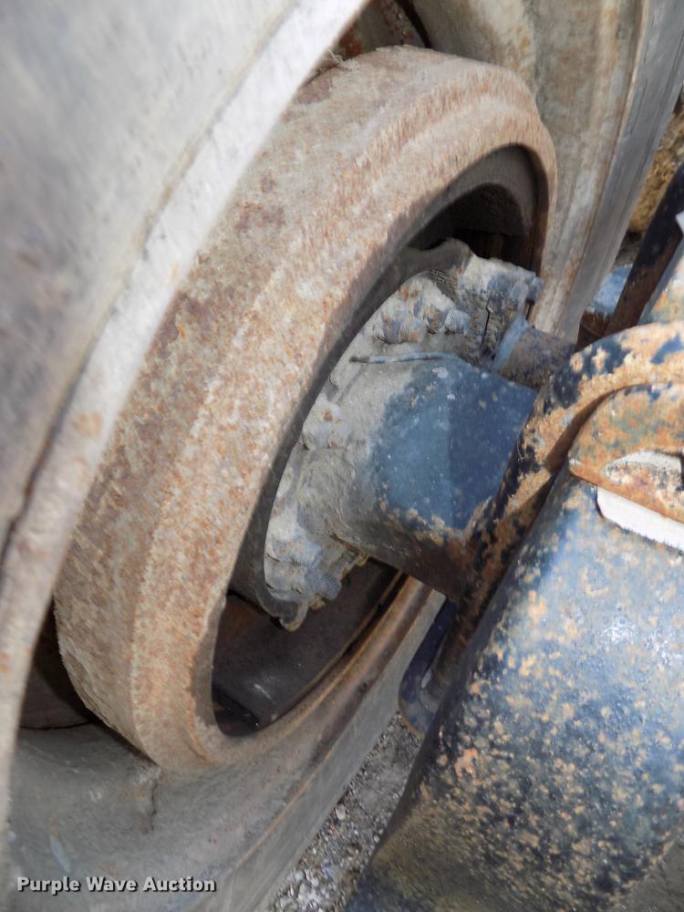 image for item DE7649 1999 Mack CH613 semi truck