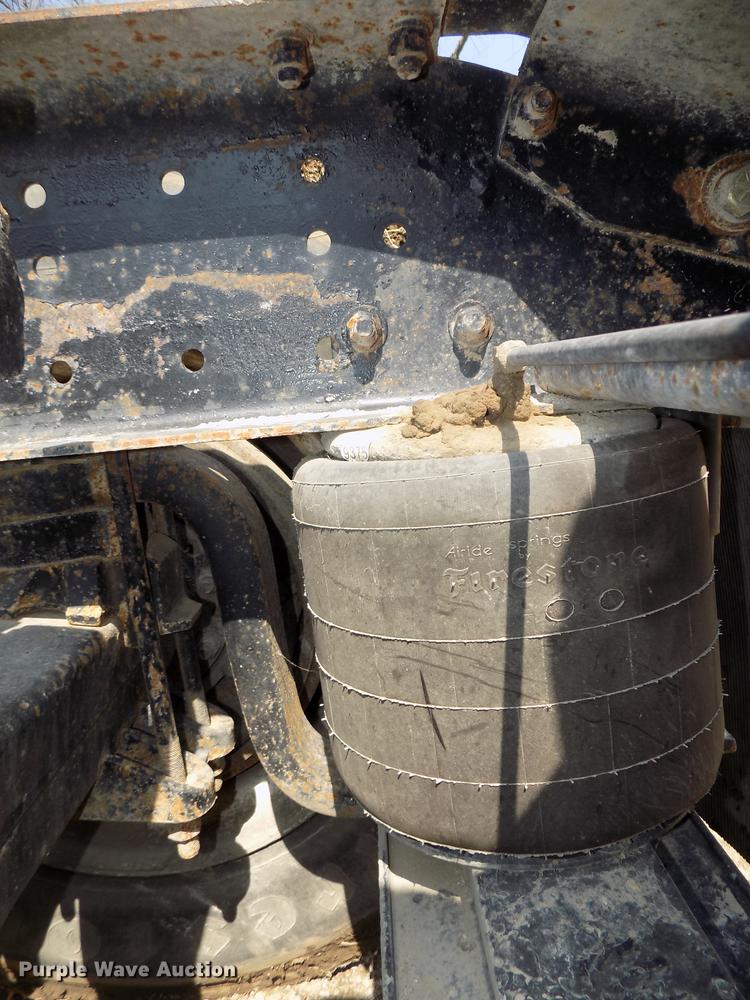 image for item DE7649 1999 Mack CH613 semi truck