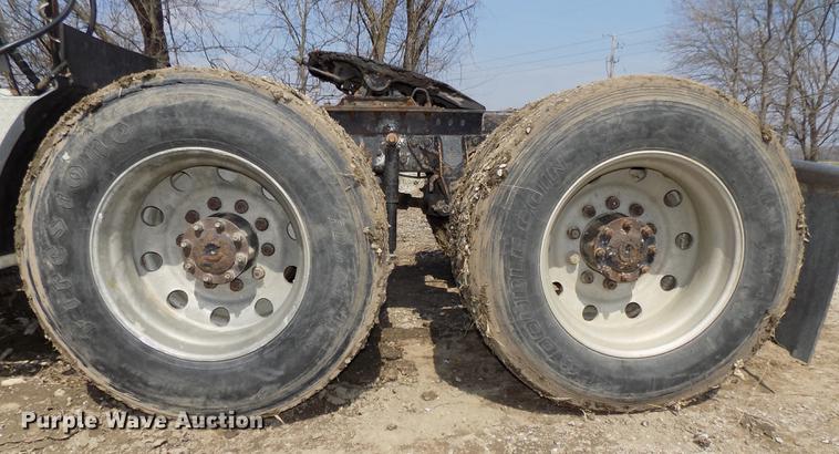 image for item DE7649 1999 Mack CH613 semi truck