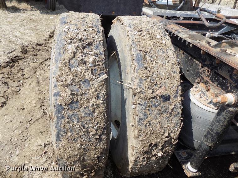 image for item DE7649 1999 Mack CH613 semi truck