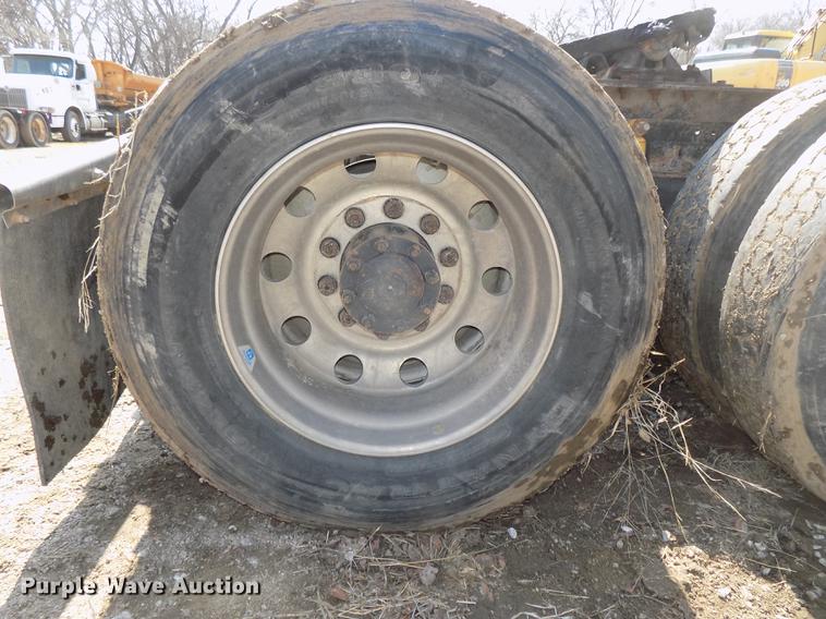 image for item DE7649 1999 Mack CH613 semi truck