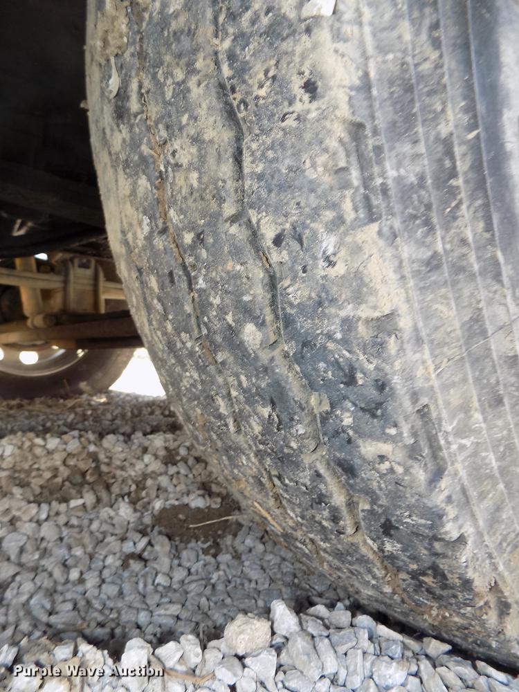 image for item DE7649 1999 Mack CH613 semi truck