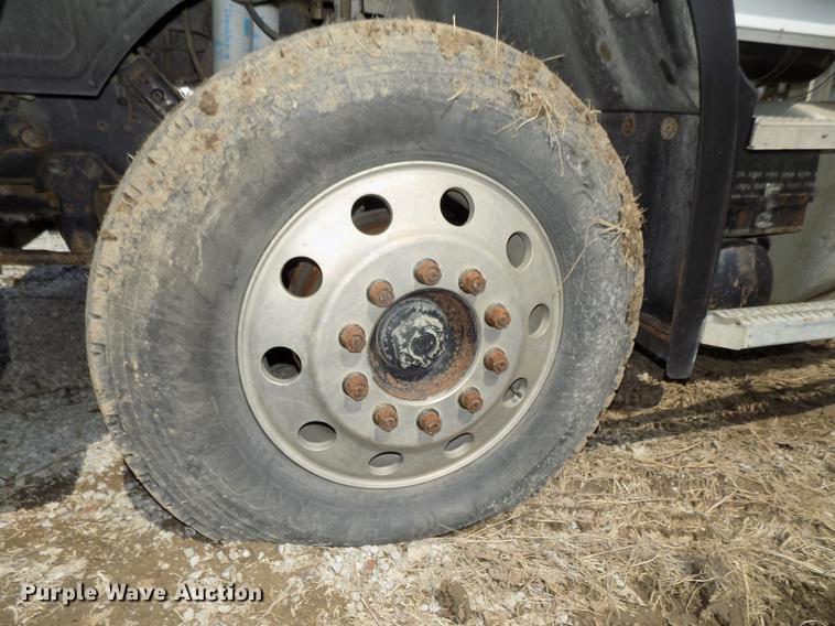 image for item DE7649 1999 Mack CH613 semi truck