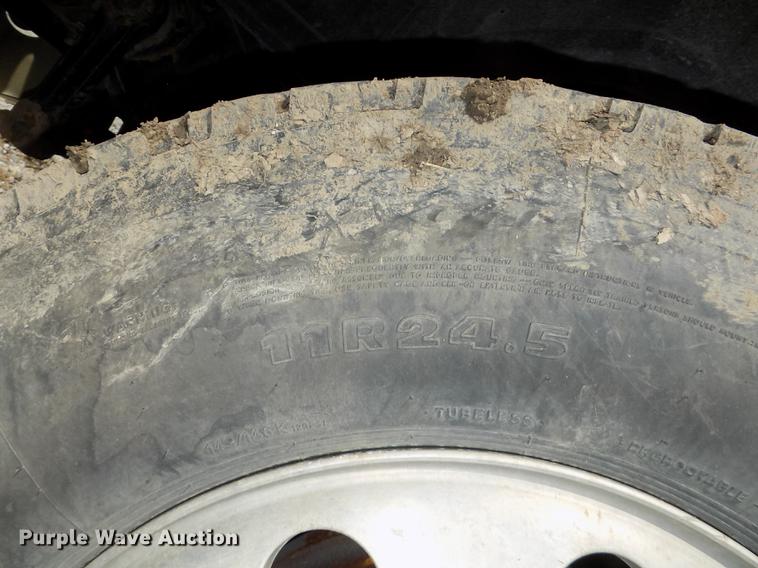 image for item DE7649 1999 Mack CH613 semi truck