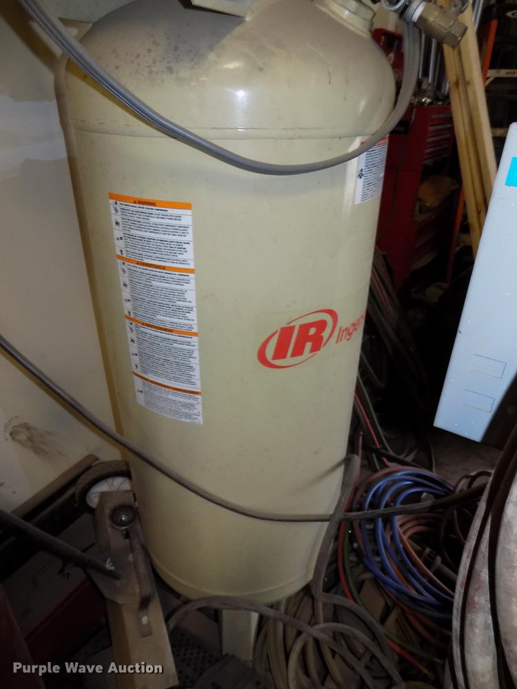 image for item DE7652 Ingersoll Rand air compressor and Pacific generator
