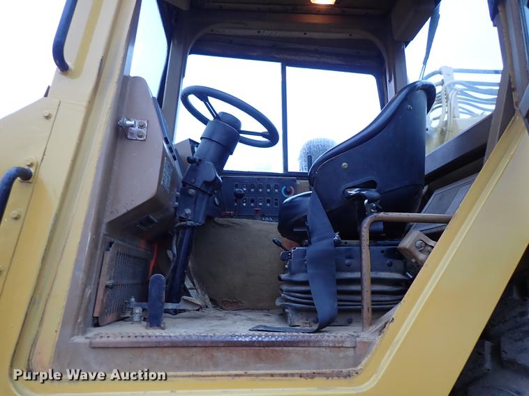 image for item DF1001 1996 Caterpillar 615C Series II elevating scraper