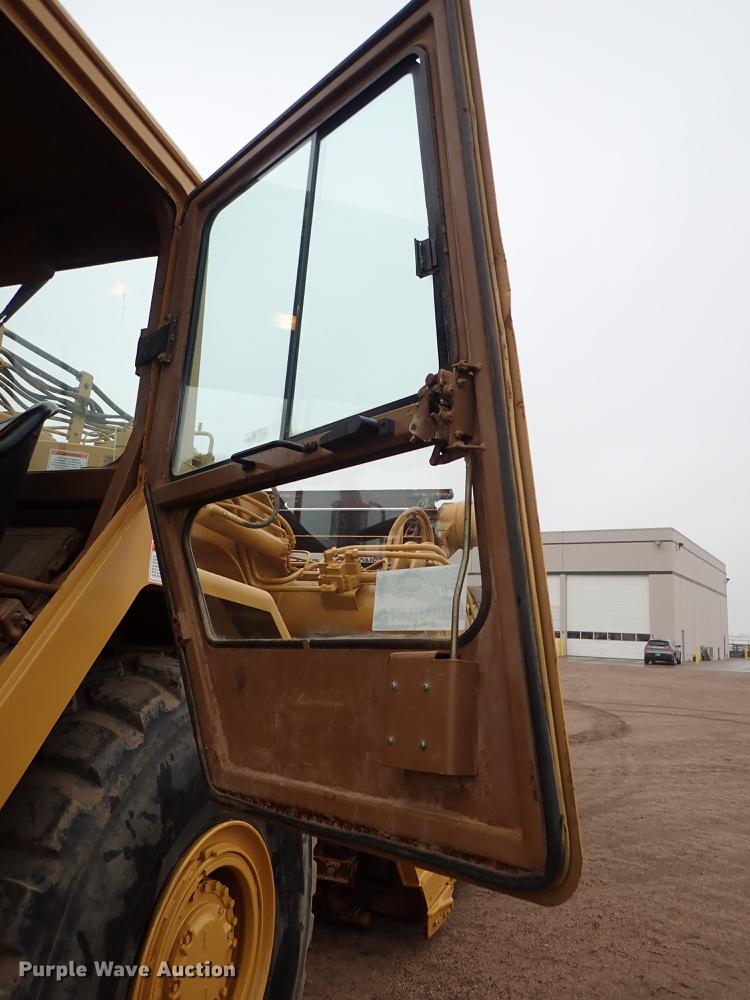 image for item DF1001 1996 Caterpillar 615C Series II elevating scraper