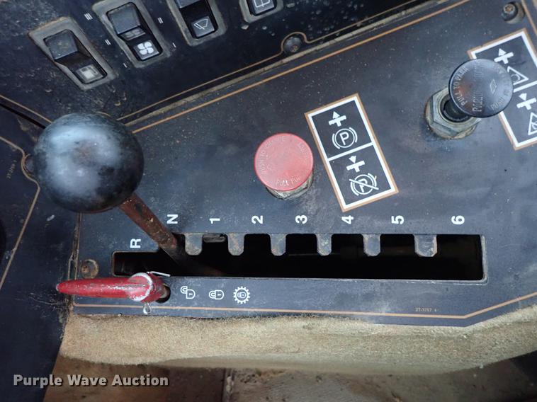 image for item DF1001 1996 Caterpillar 615C Series II elevating scraper