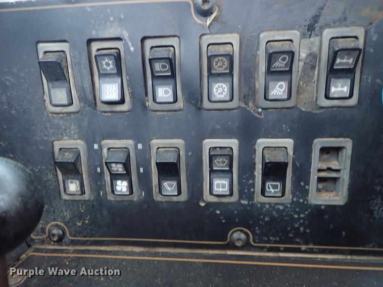 image for item DF1001 1996 Caterpillar 615C Series II elevating scraper