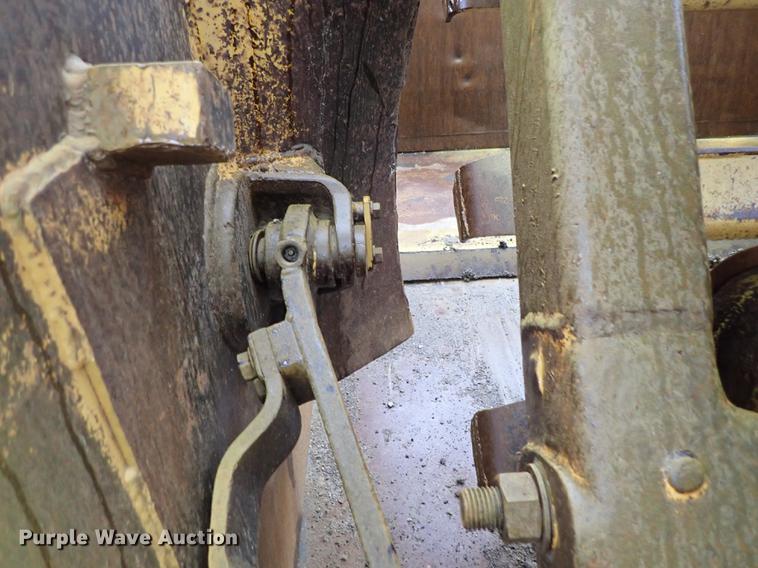 image for item DF1001 1996 Caterpillar 615C Series II elevating scraper