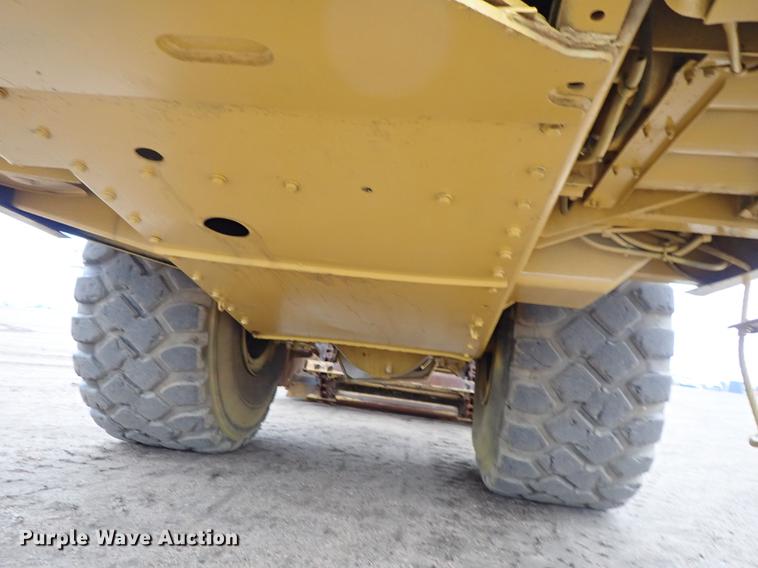 image for item DF1001 1996 Caterpillar 615C Series II elevating scraper