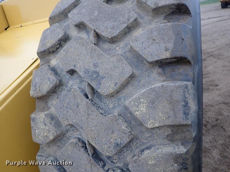 image for item DF1001 1996 Caterpillar 615C Series II elevating scraper