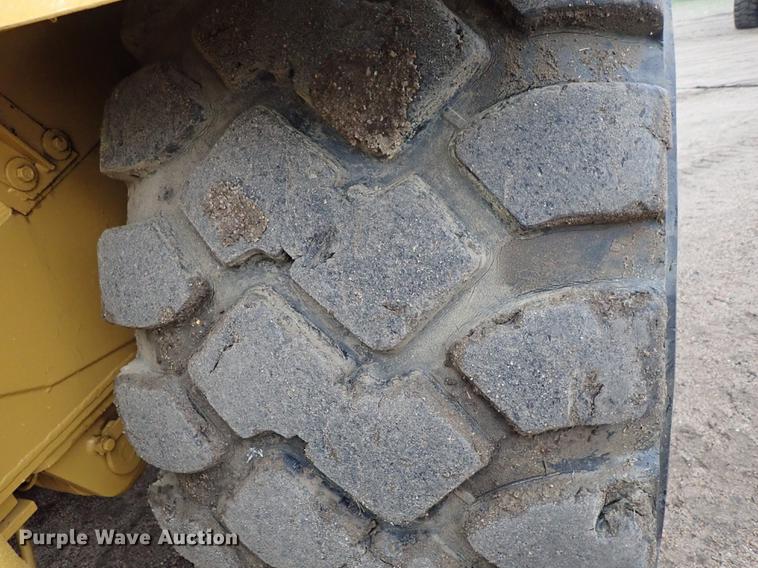 image for item DF1001 1996 Caterpillar 615C Series II elevating scraper