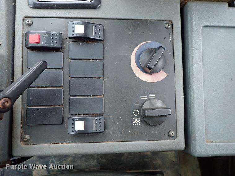 image for item DF1002 1998 Caterpillar 938G wheel loader