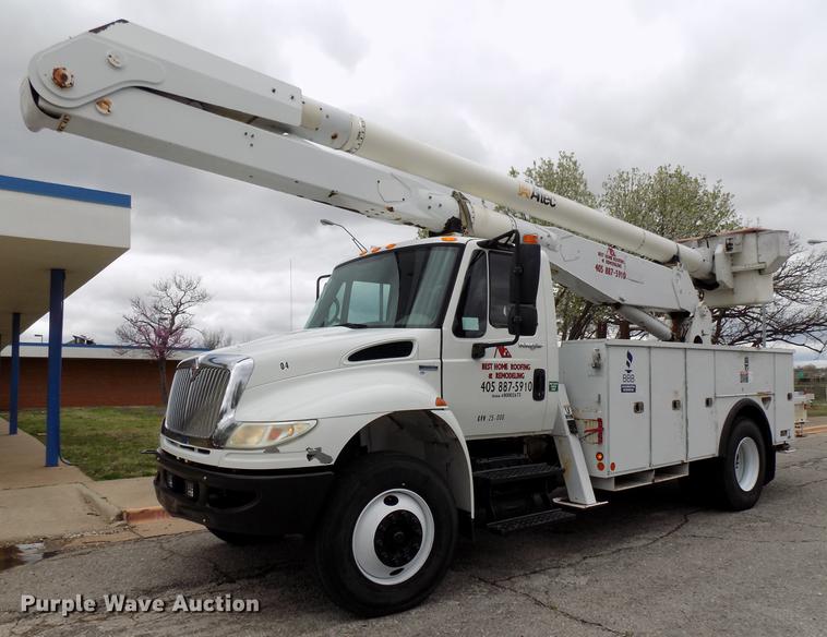 image for item DF4412 2009 International DuraStar 4300 bucket truck