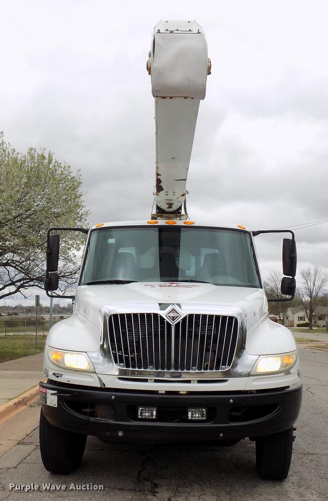 image for item DF4412 2009 International DuraStar 4300 bucket truck