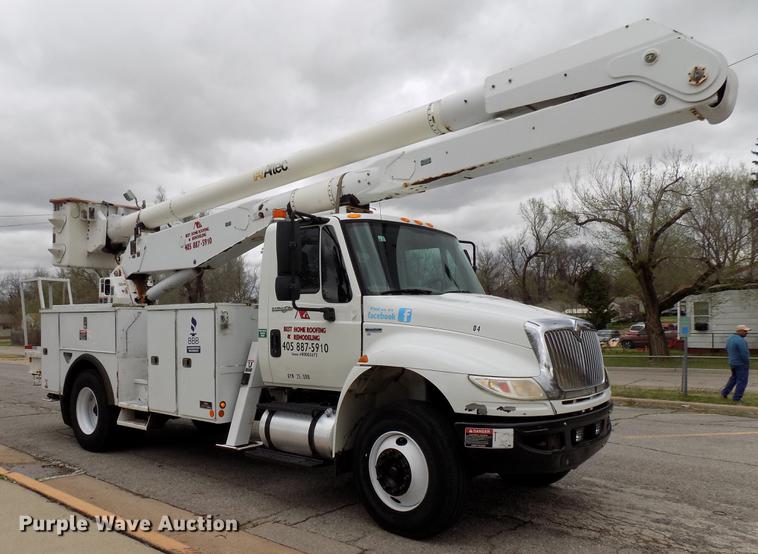 image for item DF4412 2009 International DuraStar 4300 bucket truck